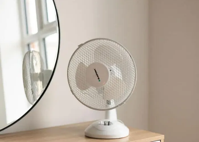 Modern 2-bed House 10-min To Centre