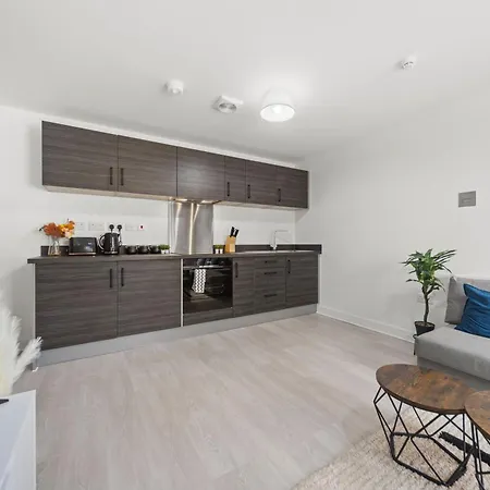 Holiday home Modern 2-bed House 10-min To Leeds Centre *