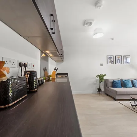 Modern 2-bed House 10-min To Centre לידס