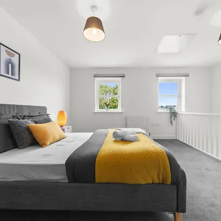 בית נופש Modern 2-bed House 10-min To Centre *