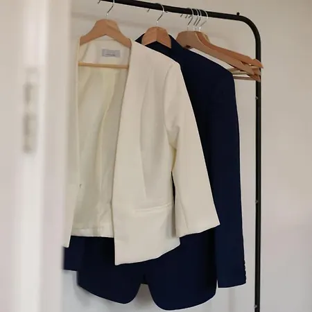 Modern 2-bed House 10-min To Centre