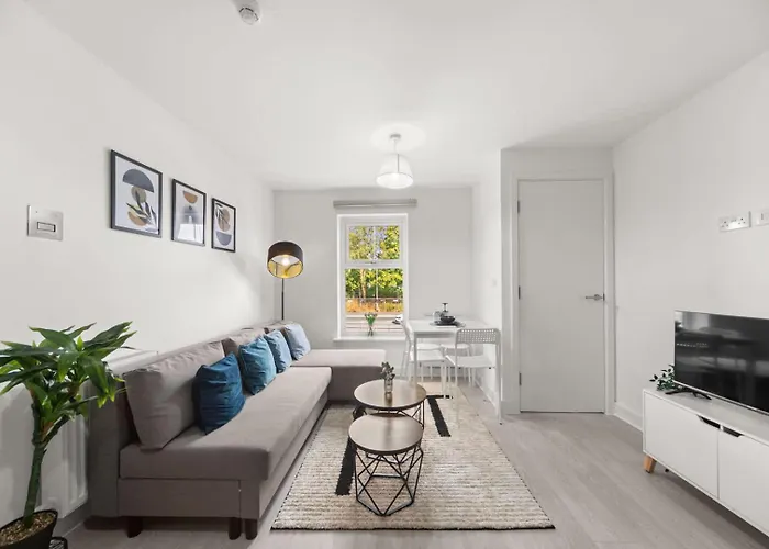 Modern 2-bed House 10-min To Centre Дом отдыха