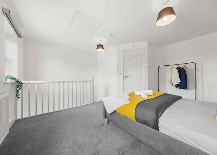 Modern 2-bed House 10-min To Centre * Leeds