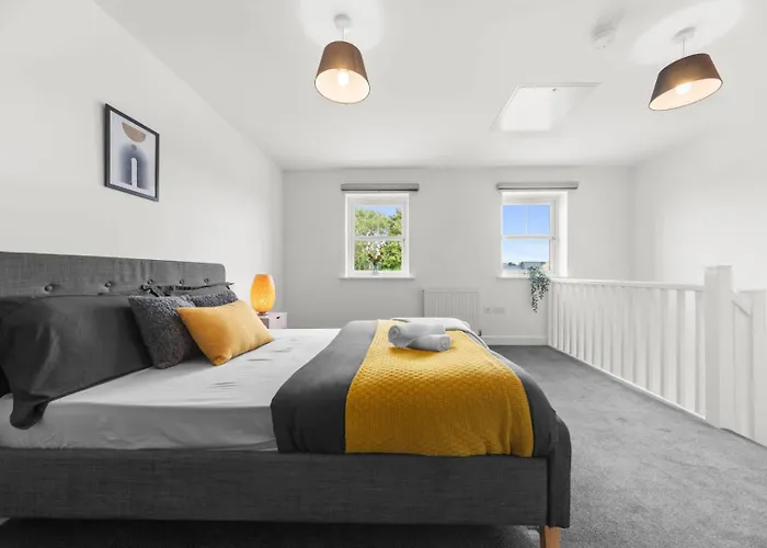 Holiday home Modern 2-bed House 10-min To Centre *