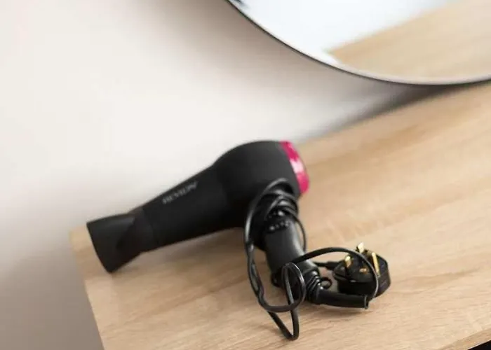 Holiday home Modern 2-bed House 10-min To Centre *