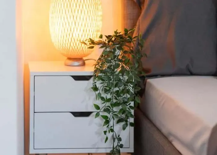 Modern 2-bed House 10-min To Centre *