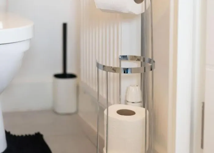 Modern 2-bed House 10-min To Centre * Лидс