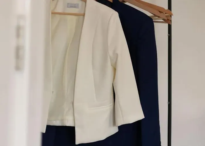 Modern 2-bed House 10-min To Centre