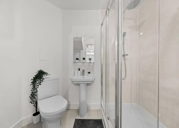 Modern 2-bed House 10-min To Centre Holiday home