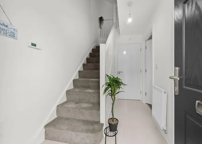 Nyaraló Modern 2-bed House 10-min To Centre