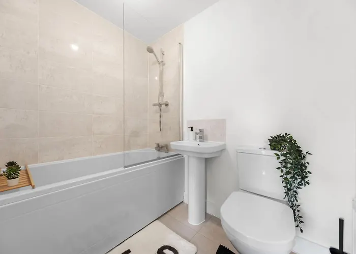 Modern 2-bed House 10-min To Centre * Leeds