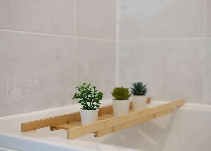 Modern 2-bed House 10-min To Centre Nyaraló