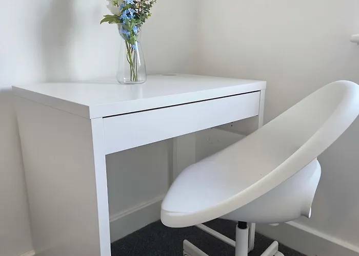 Modern 2-bed House 10-min To Centre * Leeds (West Yorkshire)