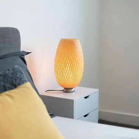 Modern 2-bed House 10-min To Centre Σπίτι διακοπών *