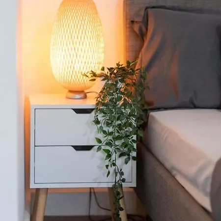 Modern 2-bed House 10-min To Centre *