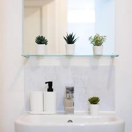 Σπίτι διακοπών Modern 2-bed House 10-min To Centre