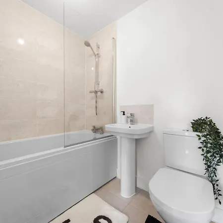 Modern 2-bed House 10-min To Centre * Λιντς