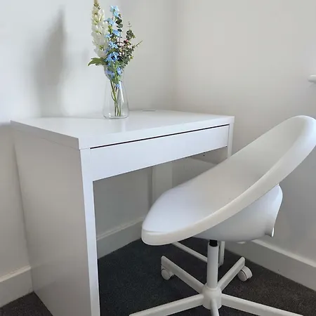 Modern 2-bed House 10-min To Centre * Λιντς